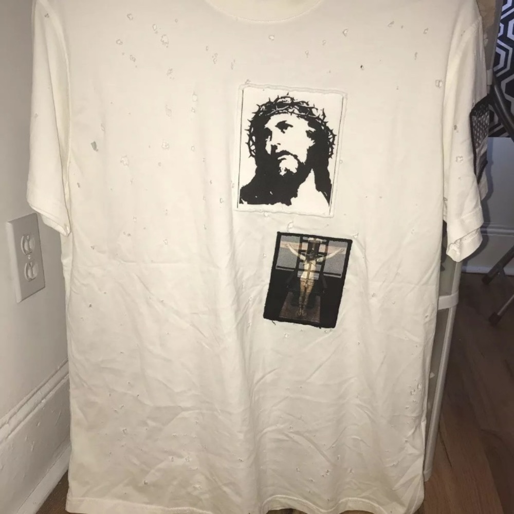 Men’s Givenchy T-shirt Size Small